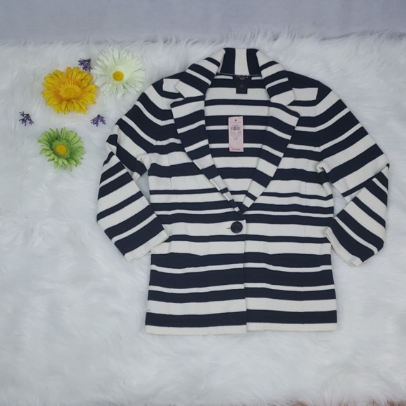 Ann Taylor Jackets & Blazers - Ann Taylor petite navy blue cream striped blazer🛍